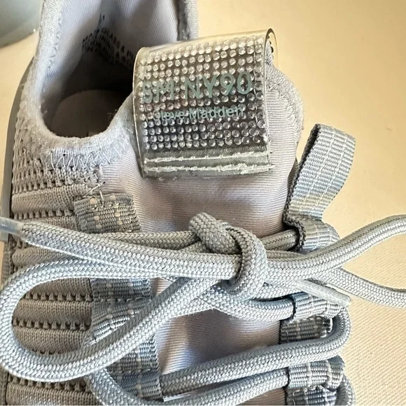 Steve Madden Women's Sz 7 (6.5) Maxima Knit Baby Blue Rhinestone Fashion Sneaker - Picture 4 of 12